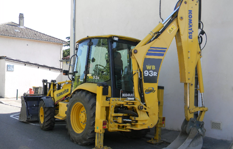 Komatsu WB93R-8